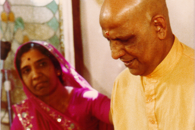 Mataji fans Bapuji